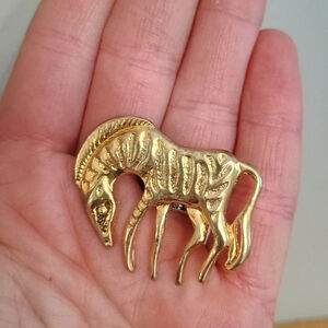 Vintage Unsigned Gold Tone Zebra Brooch Pin Modernist